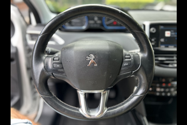 Peugeot 2008 1.2 PT 110pk Allure Camera, Navi, Carplay, Trekhaak, 1 Eig