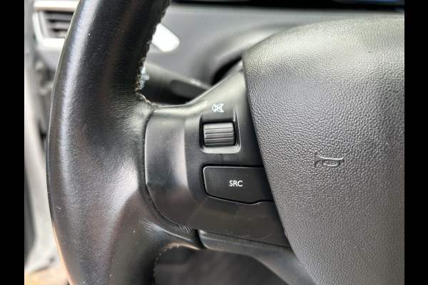 Peugeot 2008 1.2 PT 110pk Allure Camera, Navi, Carplay, Trekhaak, 1 Eig