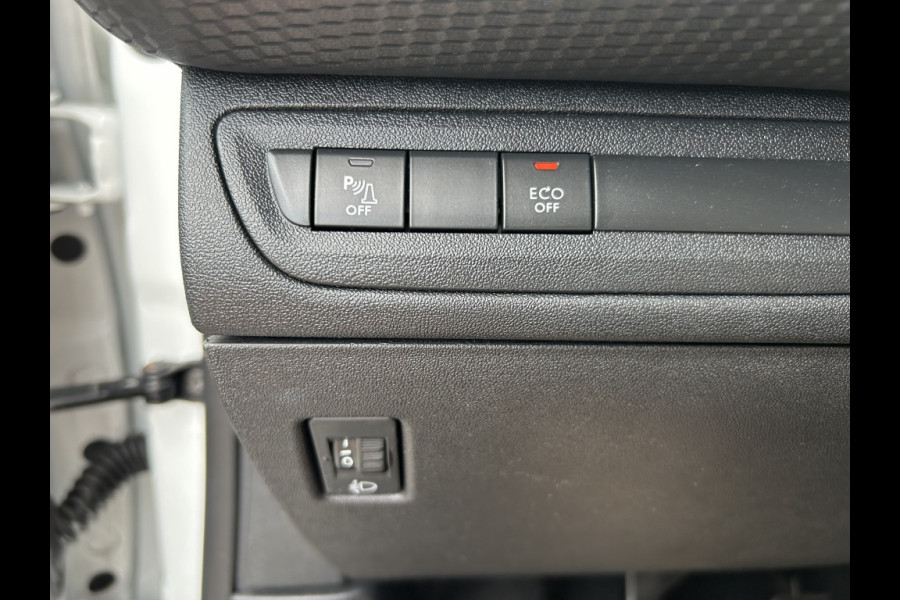 Peugeot 2008 1.2 PT 110pk Allure Camera, Navi, Carplay, Trekhaak, 1 Eig