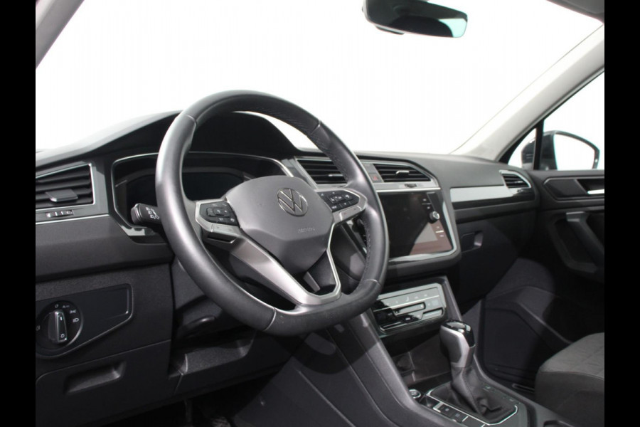 Volkswagen Tiguan 1.4 TSI 245pk PHEV Life AUT NAV Navigatie Apple Carplay/Android Auto Parkeersensoren Adaptive Cruise Control Elektrische achterklep Virtual Cockpit Climate Control Keyless Entry