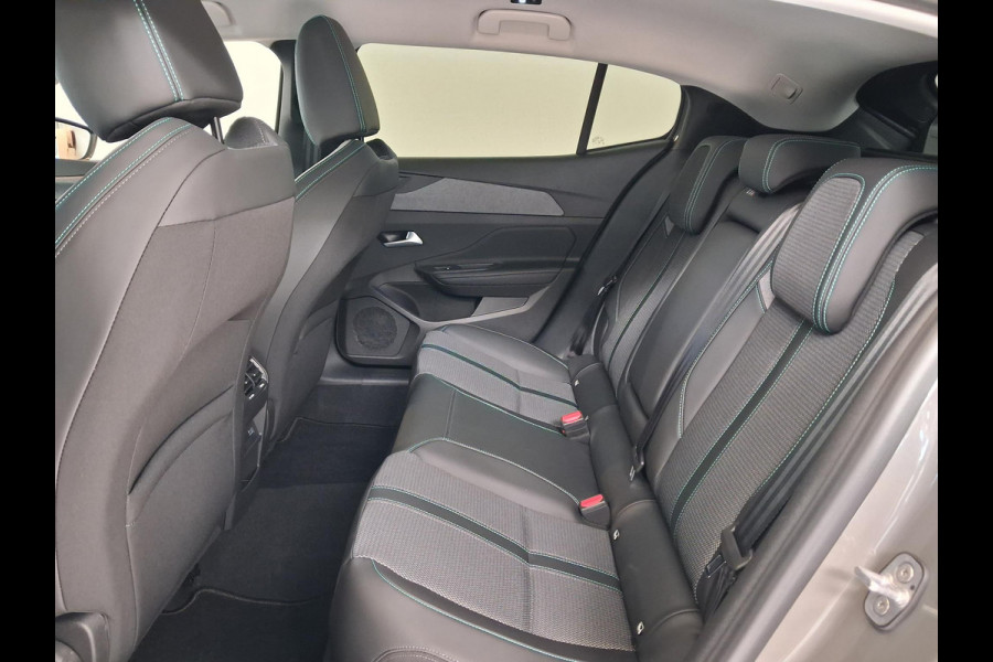 Peugeot e-408 Allure 58 kWh | Navigatie | Achteruitrijcamera | Stoel/Stuurverwarming | Keyless Entry | Apple Carplay/Android Auto |
