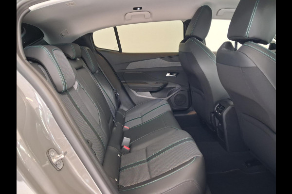 Peugeot e-408 Allure 58 kWh | Navigatie | Achteruitrijcamera | Stoel/Stuurverwarming | Keyless Entry | Apple Carplay/Android Auto |