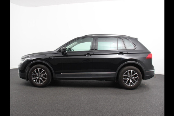 Volkswagen Tiguan 1.4 TSI 245pk PHEV Life AUT NAV Navigatie Apple Carplay/Android Auto Parkeersensoren Adaptive Cruise Control Elektrische achterklep Virtual Cockpit Climate Control Keyless Entry