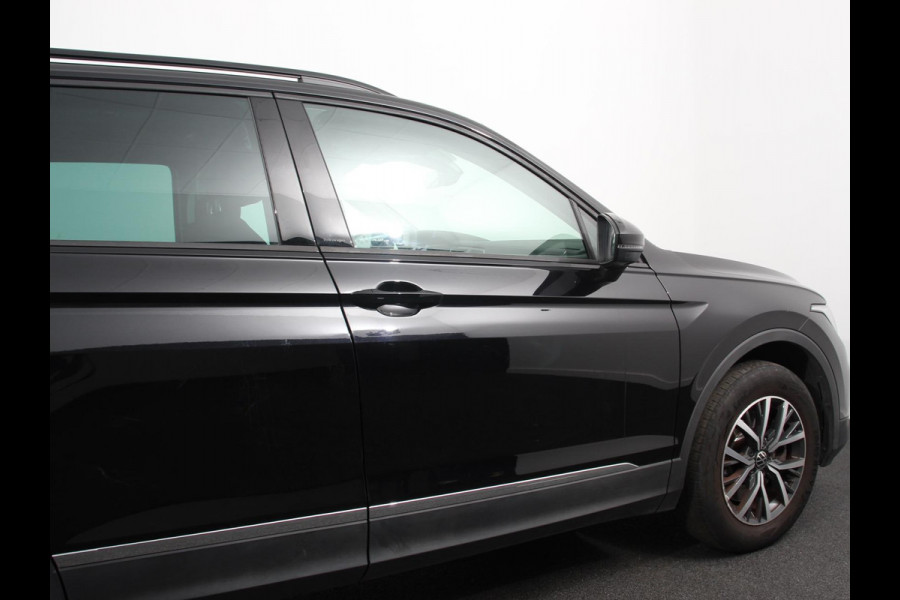 Volkswagen Tiguan 1.4 TSI 245pk PHEV Life AUT NAV Navigatie Apple Carplay/Android Auto Parkeersensoren Adaptive Cruise Control Elektrische achterklep Virtual Cockpit Climate Control Keyless Entry