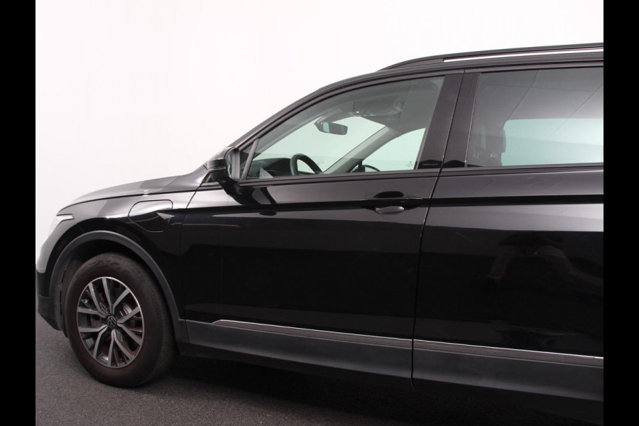 Volkswagen Tiguan 1.4 TSI 245pk PHEV Life AUT NAV Navigatie Apple Carplay/Android Auto Parkeersensoren Adaptive Cruise Control Elektrische achterklep Virtual Cockpit Climate Control Keyless Entry