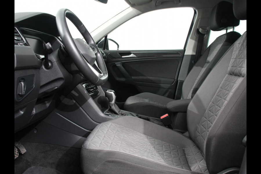 Volkswagen Tiguan 1.4 TSI 245pk PHEV Life AUT NAV Navigatie Apple Carplay/Android Auto Parkeersensoren Adaptive Cruise Control Elektrische achterklep Virtual Cockpit Climate Control Keyless Entry
