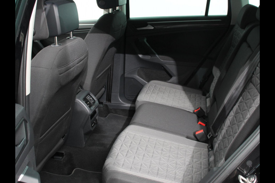Volkswagen Tiguan 1.4 TSI 245pk PHEV Life AUT NAV Navigatie Apple Carplay/Android Auto Parkeersensoren Adaptive Cruise Control Elektrische achterklep Virtual Cockpit Climate Control Keyless Entry