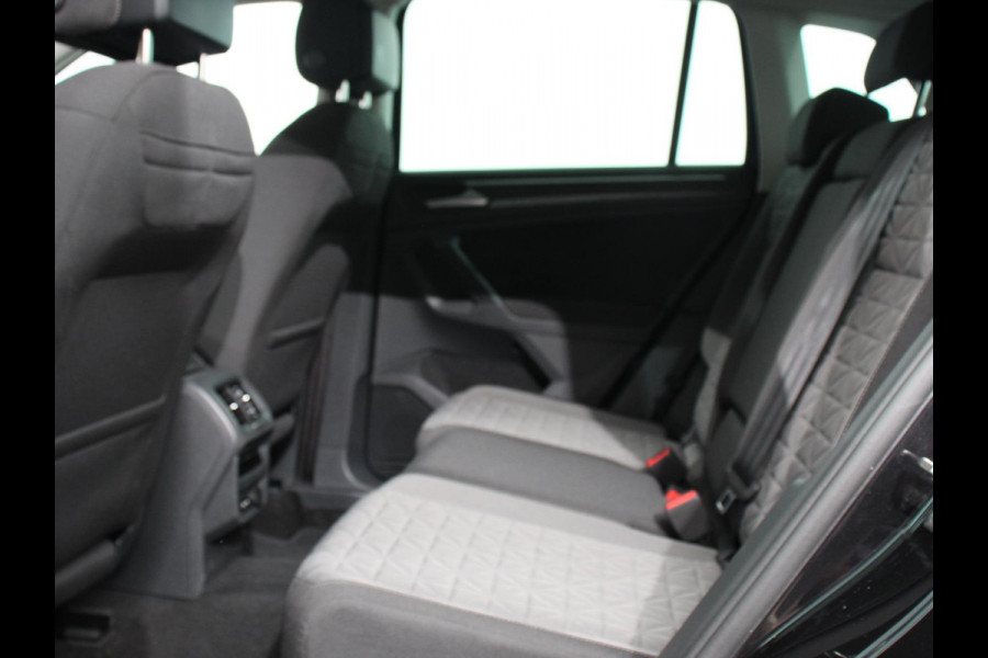 Volkswagen Tiguan 1.4 TSI 245pk PHEV Life AUT NAV Navigatie Apple Carplay/Android Auto Parkeersensoren Adaptive Cruise Control Elektrische achterklep Virtual Cockpit Climate Control Keyless Entry