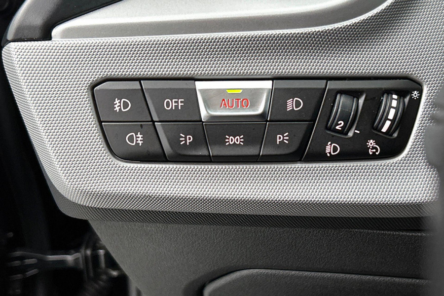 BMW 2 Serie Gran Coupé 218i High Executive Automaat (PANORAMADAK, NAVIGATIE, LED, CARPLAY, 1e EIGENAAR, GOED ONDERHOUDEN)