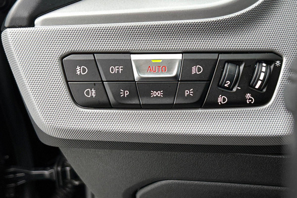 BMW 2 Serie Gran Coupé 218i High Executive Automaat (PANORAMADAK, NAVIGATIE, LED, CARPLAY, 1e EIGENAAR, GOED ONDERHOUDEN)