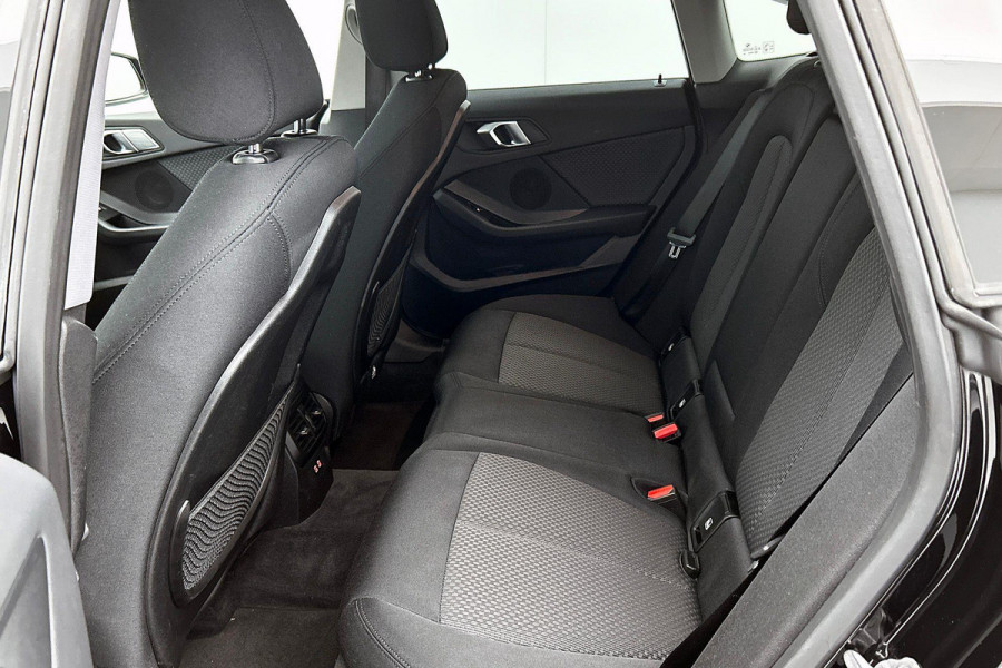 BMW 2 Serie Gran Coupé 218i High Executive Automaat (PANORAMADAK, NAVIGATIE, LED, CARPLAY, 1e EIGENAAR, GOED ONDERHOUDEN)