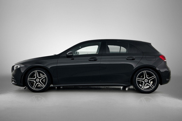 Mercedes-Benz A-Klasse 250 Premium Plus AMG-Line (Navi, Parkeersensoren V+A, StoelV, Cruise Con, Etc)