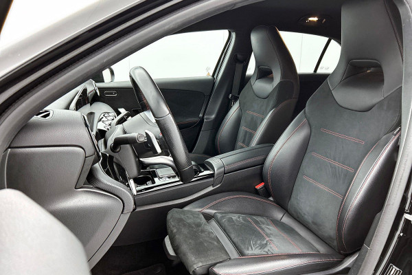 Mercedes-Benz A-Klasse 250 Premium Plus AMG-Line (Navi, Parkeersensoren V+A, StoelV, Cruise Con, Etc)