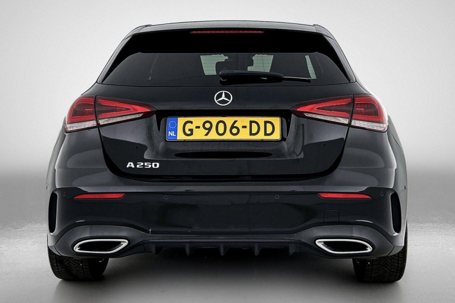 Mercedes-Benz A-Klasse 250 Premium Plus AMG-Line (Navi, Parkeersensoren V+A, StoelV, Cruise Con, Etc)
