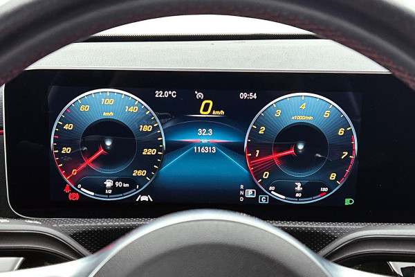 Mercedes-Benz A-Klasse 250 Premium Plus AMG-Line (Navi, Parkeersensoren V+A, StoelV, Cruise Con, Etc)