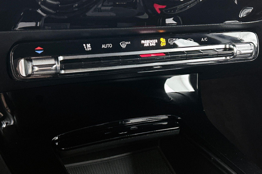 Mercedes-Benz A-Klasse 250 Premium Plus AMG-Line (Navi, Parkeersensoren V+A, StoelV, Cruise Con, Etc)