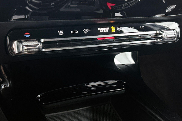 Mercedes-Benz A-Klasse 250 Premium Plus AMG-Line (Navi, Parkeersensoren V+A, StoelV, Cruise Con, Etc)