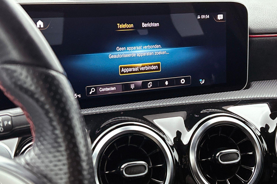 Mercedes-Benz A-Klasse 250 Premium Plus AMG-Line (Navi, Parkeersensoren V+A, StoelV, Cruise Con, Etc)
