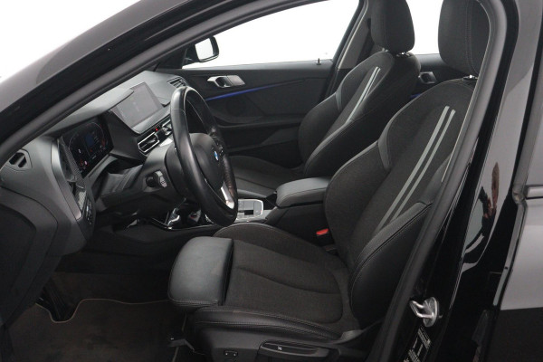 BMW 1-serie 118i Executive Edition SportLine (1e Eig, NL-auto, DealeronderH, Navi Prof, Apple Carplay, PDC V+A, Cruise Con, Etc)