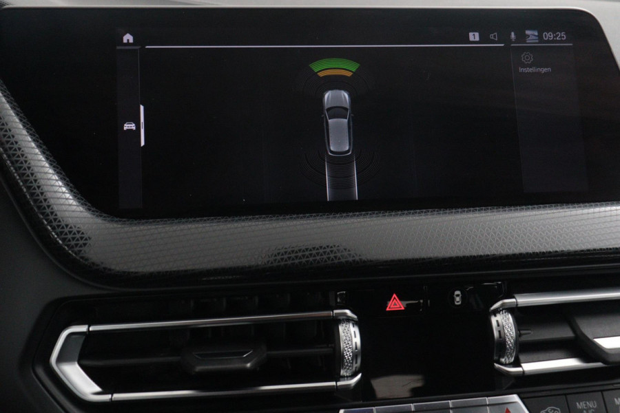 BMW 1-serie 118i Executive Edition SportLine (1e Eig, NL-auto, DealeronderH, Navi Prof, Apple Carplay, PDC V+A, Cruise Con, Etc)