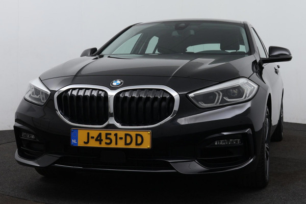 BMW 1-serie 118i Executive Edition SportLine (1e Eig, NL-auto, DealeronderH, Navi Prof, Apple Carplay, PDC V+A, Cruise Con, Etc)