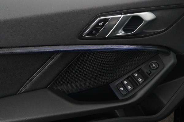 BMW 1-serie 118i Executive Edition SportLine (1e Eig, NL-auto, DealeronderH, Navi Prof, Apple Carplay, PDC V+A, Cruise Con, Etc)