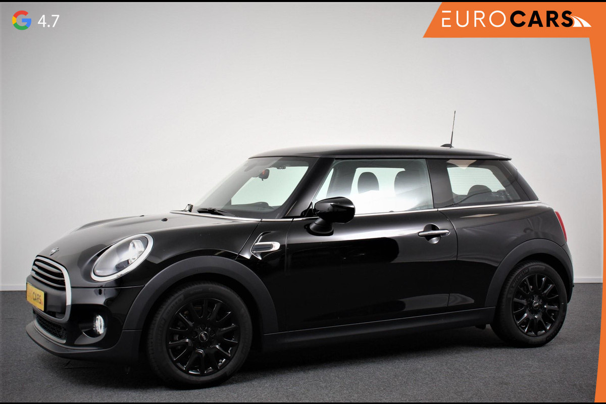 MINI Mini 1.5 One Automaat Blackyard | Parkeer sensoren | Airco | Verwarmbare voorstoelen | Lichtmetalen velgen 16" black