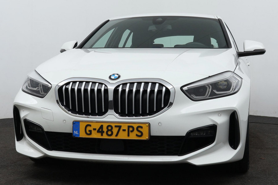 BMW 1-serie 118i Executive Edition M-SPORT (1e Eig, NL-auto, Dealer OndH, Carplay/ Android, Navi-groot, PDC V+A, Cruise Contr Etc)