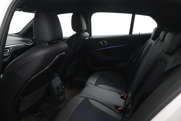 BMW 1-serie 118i Executive Edition M-SPORT (1e Eig, NL-auto, Dealer OndH, Carplay/ Android, Navi-groot, PDC V+A, Cruise Contr Etc)