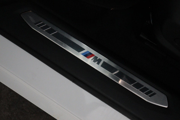 BMW 1-serie 118i Executive Edition M-SPORT (1e Eig, NL-auto, Dealer OndH, Carplay/ Android, Navi-groot, PDC V+A, Cruise Contr Etc)