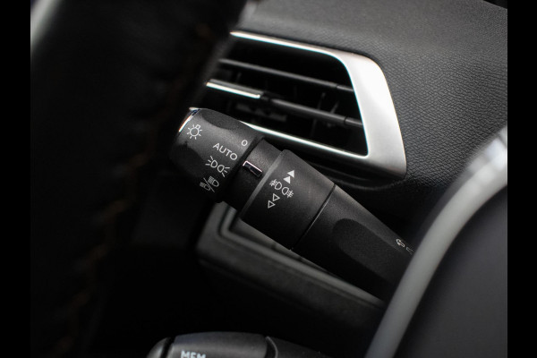 Peugeot 3008 1.2 PureTech GT Line (PANORAMADAK,APPLE CARPLAY,NAVI,LED,CRUISE,CLIMATE,GETINT,SPORTSTOELEN,CAMERA,PDC,NETTESTAAT)