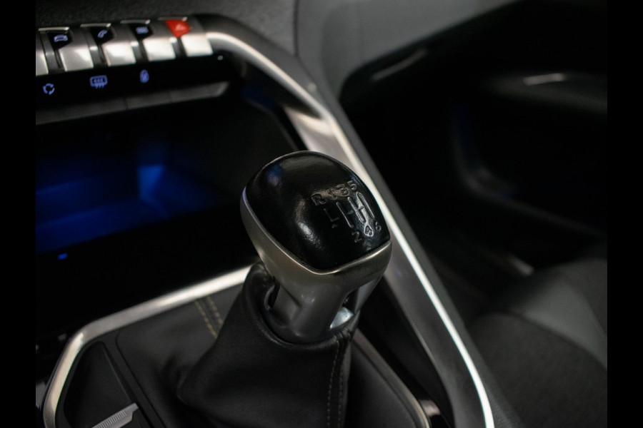 Peugeot 3008 1.2 PureTech GT Line (PANORAMADAK,APPLE CARPLAY,NAVI,LED,CRUISE,CLIMATE,GETINT,SPORTSTOELEN,CAMERA,PDC,NETTESTAAT)