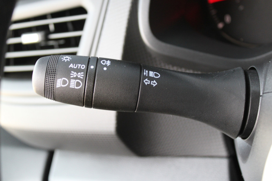 Renault Trafic 2.0 Blue dCi 130pk T30 L2H1 Advance - Navigatie - Carplay - Camera - Cruise - PDC - Lane - Dodehoek - Rijklaar