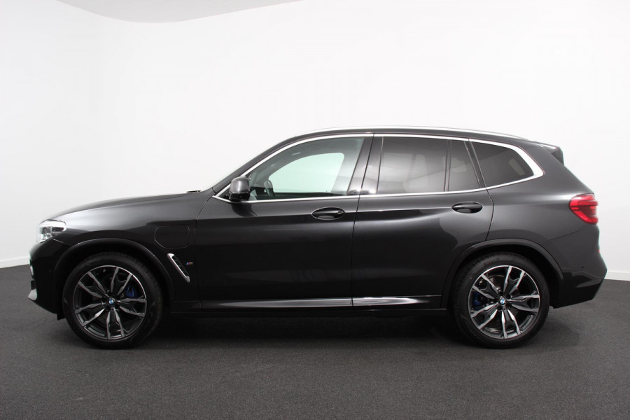 BMW X3 xDrive30e High Executive M Sport PHEV | Head Up Display | 20 Inch Lichtmetalen Velgen | Camera | Privacy Glass | Stoel/Stuurverwarming |