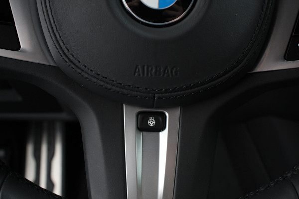 BMW X3 xDrive30e High Executive M Sport PHEV | Head Up Display | 20 Inch Lichtmetalen Velgen | Camera | Privacy Glass | Stoel/Stuurverwarming |