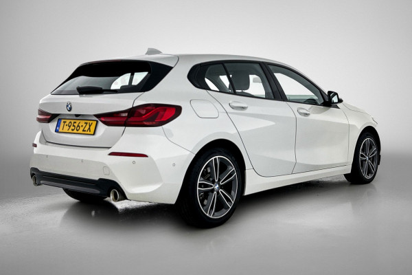 BMW 1-serie 120i Business Edition Plus(Carplay, Camera, Elektrische Stoelen, Head-up, SfeerV, StoelV, PDC V+A, Etc)