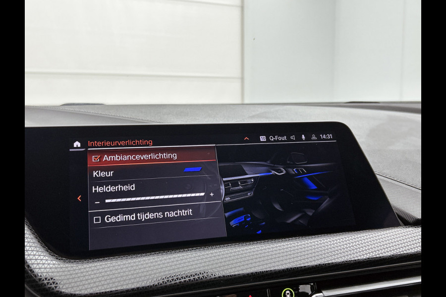BMW 1-serie 120i Business Edition Plus(Carplay, Camera, Elektrische Stoelen, Head-up, SfeerV, StoelV, PDC V+A, Etc)