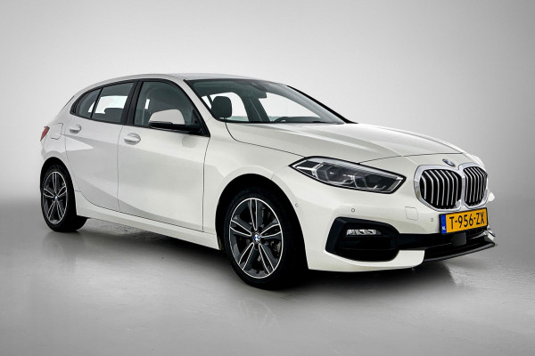 BMW 1-serie 120i Business Edition Plus(Carplay, Camera, Elektrische Stoelen, Head-up, SfeerV, StoelV, PDC V+A, Etc)