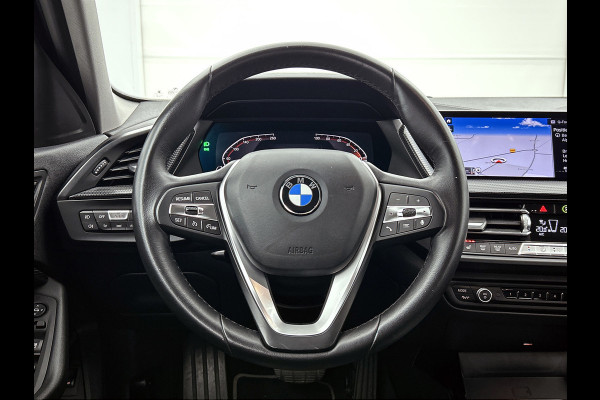 BMW 1-serie 120i Business Edition Plus(Carplay, Camera, Elektrische Stoelen, Head-up, SfeerV, StoelV, PDC V+A, Etc)