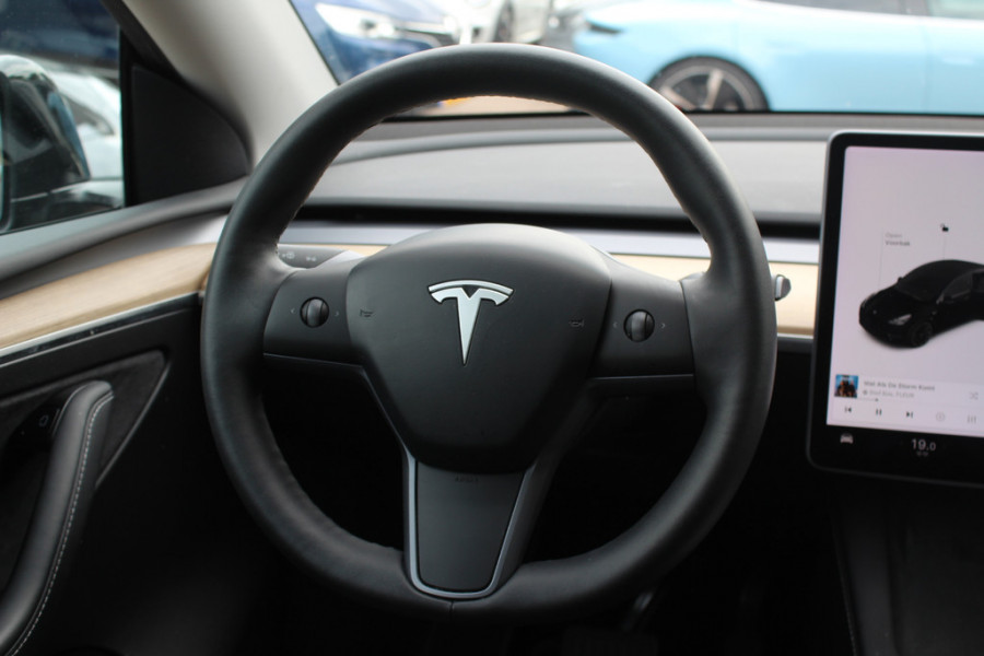 Tesla Model Y Long Range AWD 75 kWh / SoH 93% / Autopilot / Panoramadak / Camera / 21'' / Keyless / Leder / Dodehoek / Navigatie / Stoelverwarming