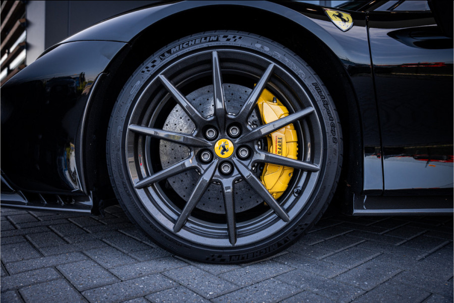Ferrari SF90 Stradale 4.0 V8 - BTW l NL Auto l Lift l Fabrieksgarantie l Carbon in & exterieur