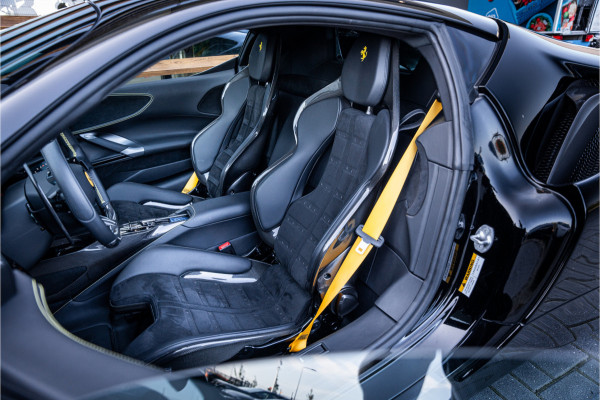 Ferrari SF90 Stradale 4.0 V8 - BTW l NL Auto l Lift l Fabrieksgarantie l Carbon in & exterieur
