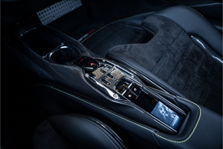 Ferrari SF90 Stradale 4.0 V8 - BTW l NL Auto l Lift l Fabrieksgarantie l Carbon in & exterieur