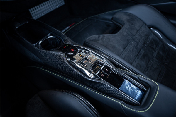 Ferrari SF90 Stradale 4.0 V8 - BTW l NL Auto l Lift l Fabrieksgarantie l Carbon in & exterieur