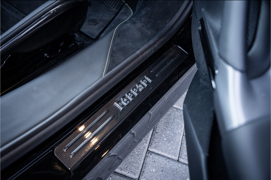 Ferrari SF90 Stradale 4.0 V8 - BTW l NL Auto l Lift l Fabrieksgarantie l Carbon in & exterieur