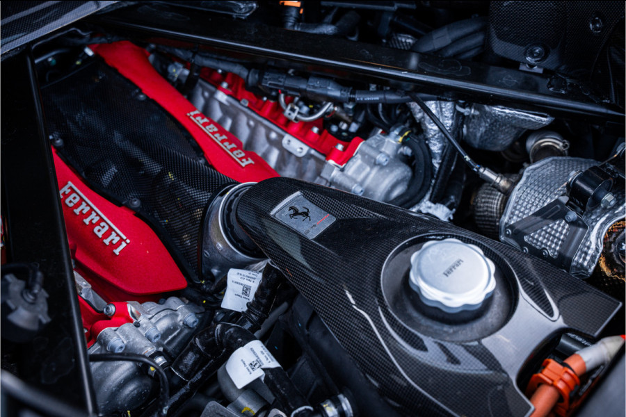 Ferrari SF90 Stradale 4.0 V8 - BTW l NL Auto l Lift l Fabrieksgarantie l Carbon in & exterieur