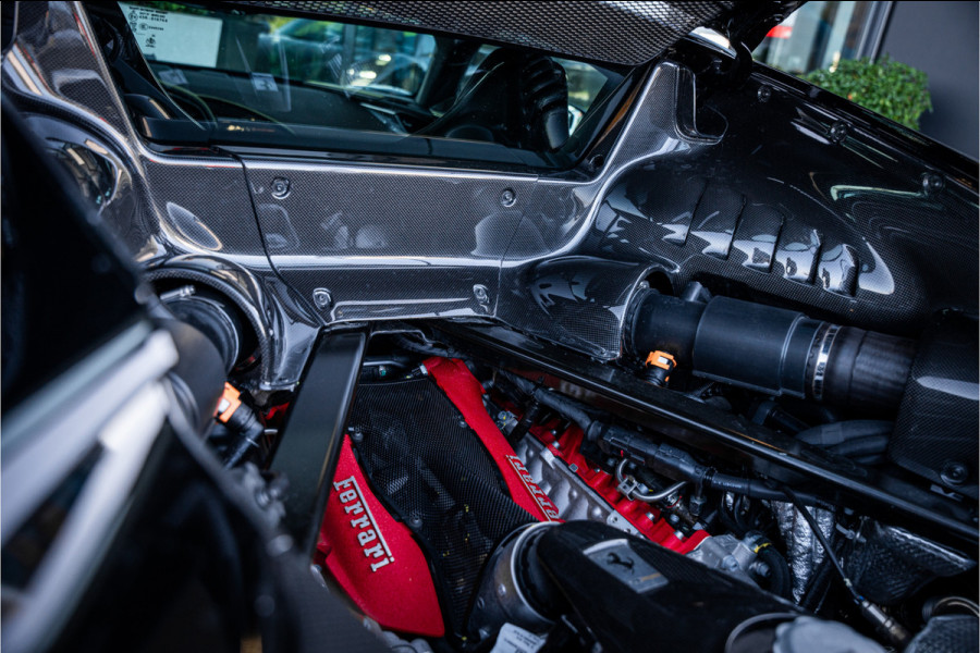 Ferrari SF90 Stradale 4.0 V8 - BTW l NL Auto l Lift l Fabrieksgarantie l Carbon in & exterieur