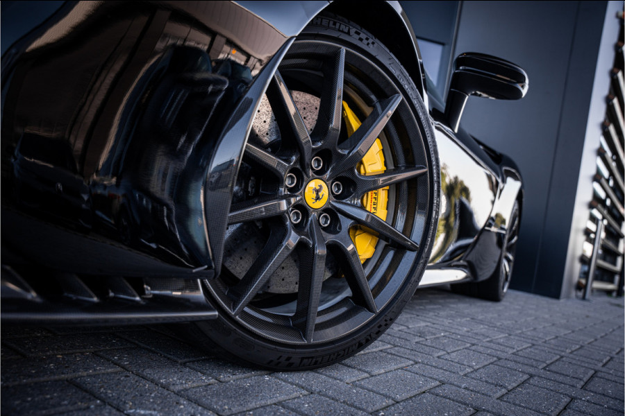 Ferrari SF90 Stradale 4.0 V8 - BTW l NL Auto l Lift l Fabrieksgarantie l Carbon in & exterieur
