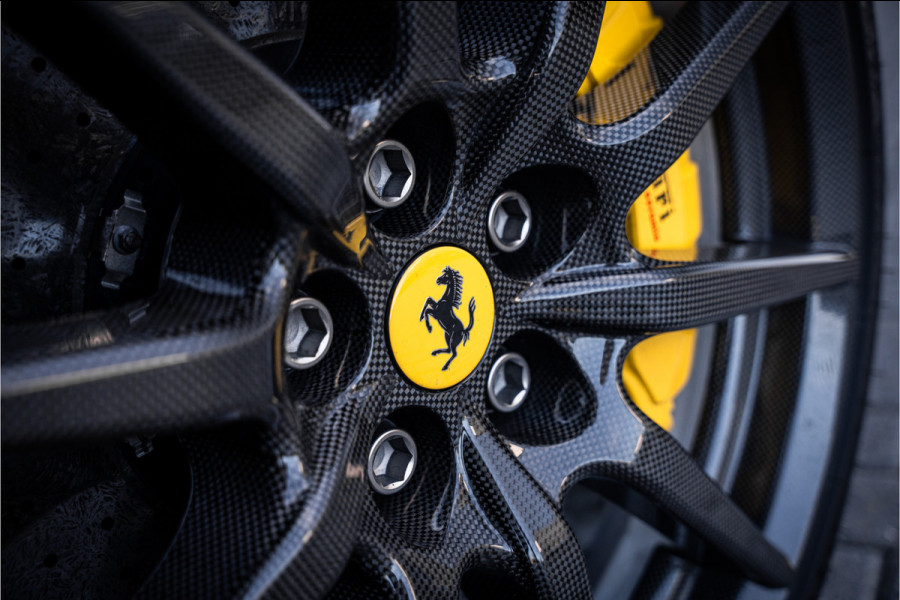 Ferrari SF90 Stradale 4.0 V8 - BTW l NL Auto l Lift l Fabrieksgarantie l Carbon in & exterieur