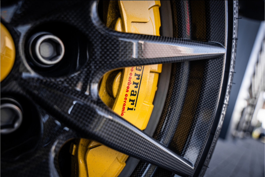 Ferrari SF90 Stradale 4.0 V8 - BTW l NL Auto l Lift l Fabrieksgarantie l Carbon in & exterieur